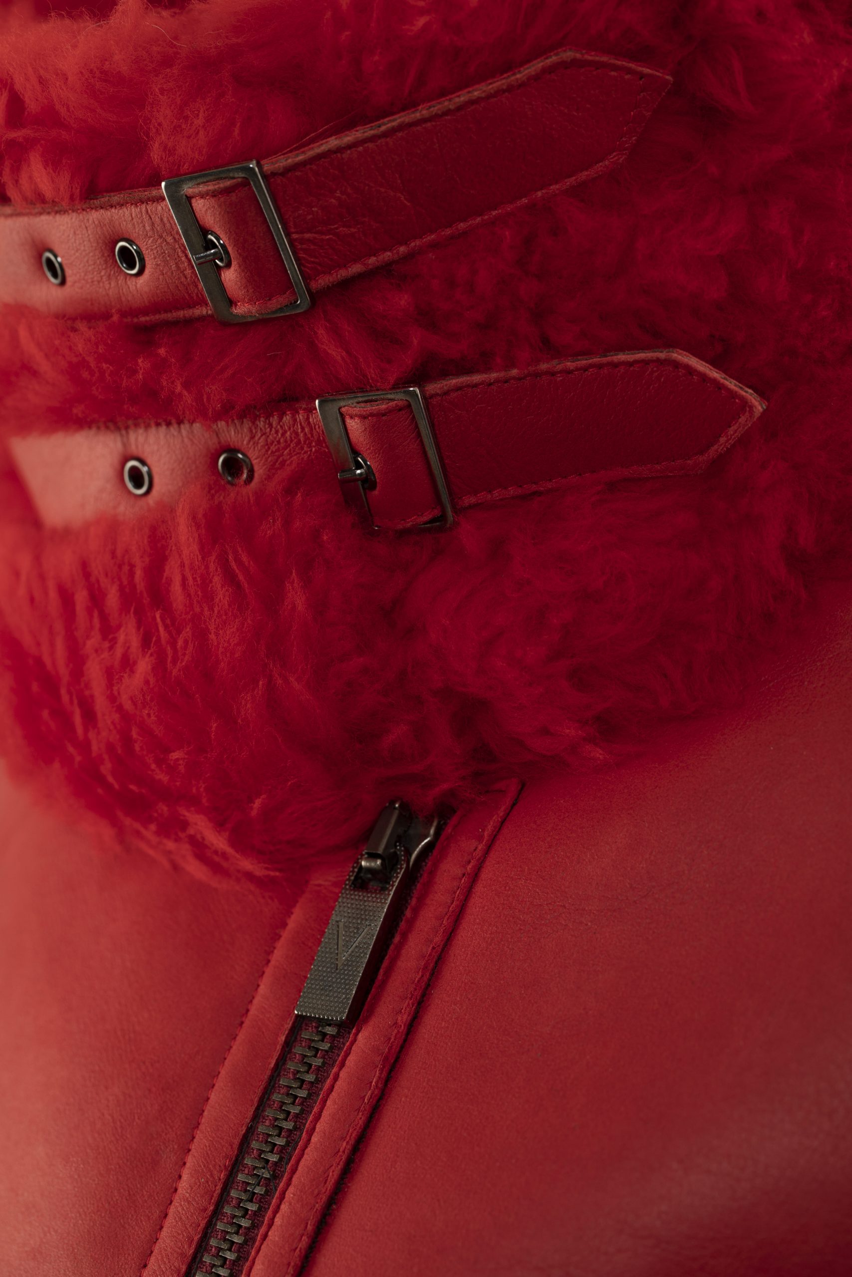 detail picture of a pilot collar of a red shearling jacket